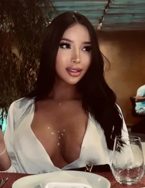 Alessia photo 5, latino, average, brunette, 178 cm, 68 kg, Large bust, Hong Kong