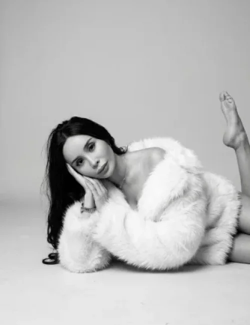 Angelina photo 17, asian, average, black hair, 163 cm, 55 kg, Medium bust, Hong Kong