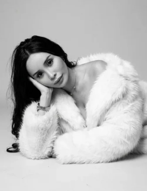 Angelina photo 18, asian, average, black hair, 163 cm, 55 kg, Medium bust, Hong Kong