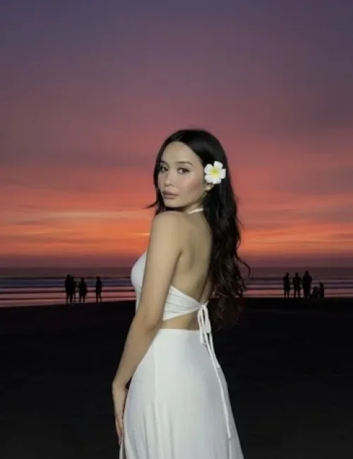 Angelina photo 9, asian, average, black hair, 163 cm, 55 kg, Medium bust, Hong Kong