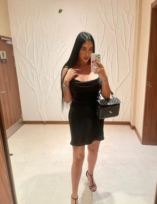 Darina photo 13, slavic, average, black hair, 180 cm, 70 kg, Large bust, Hong Kong
