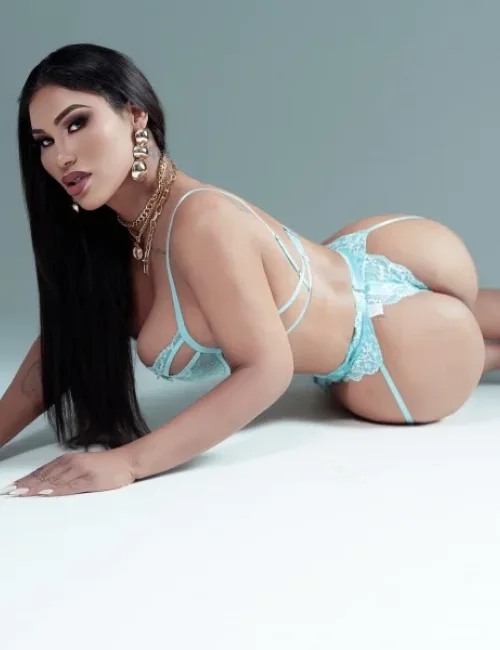 Gisela photo 8, latino, curvy, black hair, 170 cm, 79 kg, Large bust, Hong Kong
