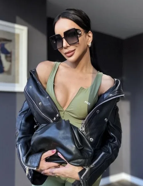 Isabela photo 10, asian, athletic, black hair, 161 cm, 63 kg, Medium bust, Hong Kong