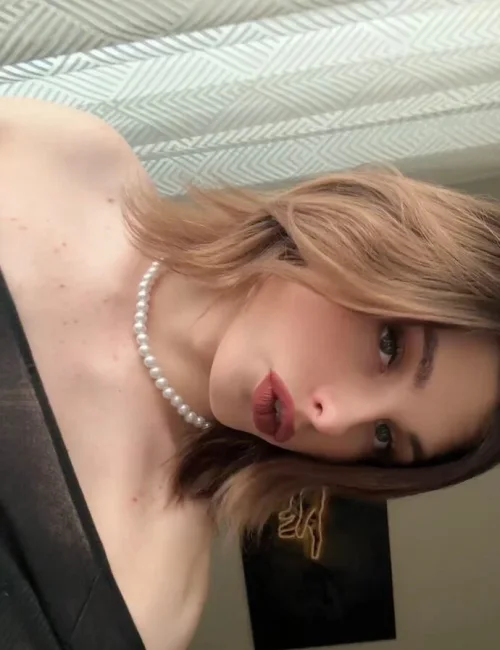 Regina photo 15, slavic, average, auburn hair, 180 cm, 63 kg, Small bust, Hong Kong