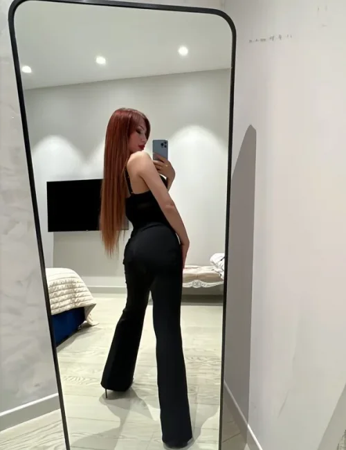 Rosaline photo 10, latino, slim, auburn hair, 173 cm, 54 kg, Medium bust, Hong Kong