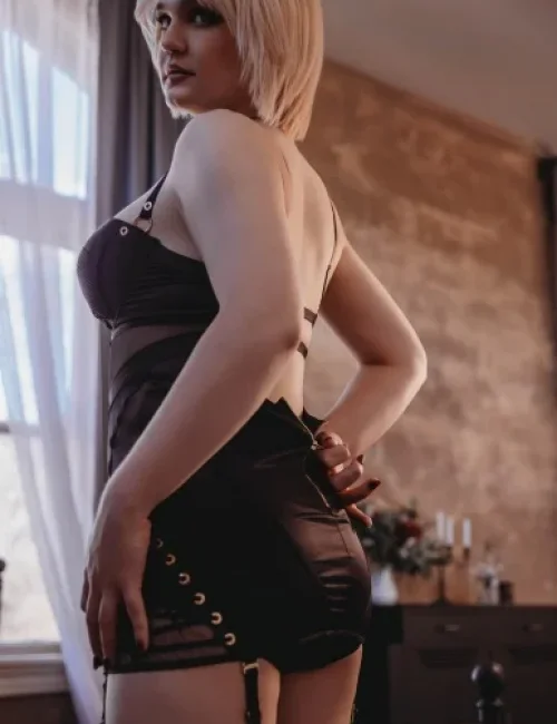 Scarlett photo 2, european, curvy, blonde hair, 174 cm, 81 kg, Medium bust, Hong Kong