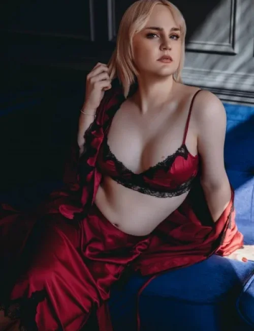 Scarlett photo 4, european, curvy, blonde hair, 174 cm, 81 kg, Medium bust, Hong Kong
