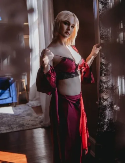 Scarlett photo 5, european, curvy, blonde hair, 174 cm, 81 kg, Medium bust, Hong Kong