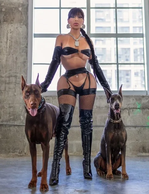 Valeri photo 42, latino, athletic, black hair, 170 cm, 72 kg, Large bust, Hong Kong