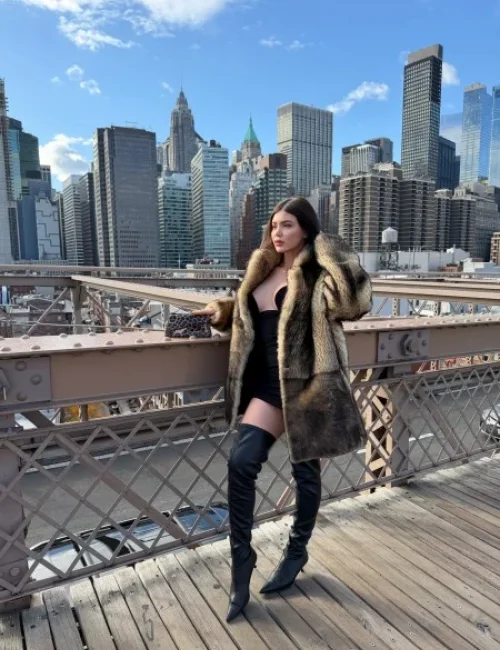 Valeria photo 6, latino, average, brunette, 170 cm, 63 kg, Medium bust, Hong Kong