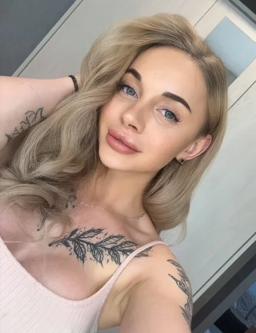 Veronika photo 2, slavic, average, blonde hair, 160 cm, 56 kg, Medium bust, Hong Kong