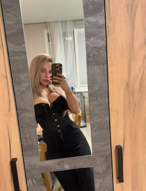 Veronika photo 3, slavic, average, blonde hair, 160 cm, 56 kg, Medium bust, Hong Kong