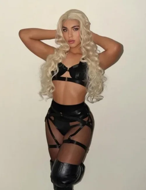 Yvonne photo 1, latino, slim, blonde hair, 180 cm, 61 kg, Small bust, Hong Kong