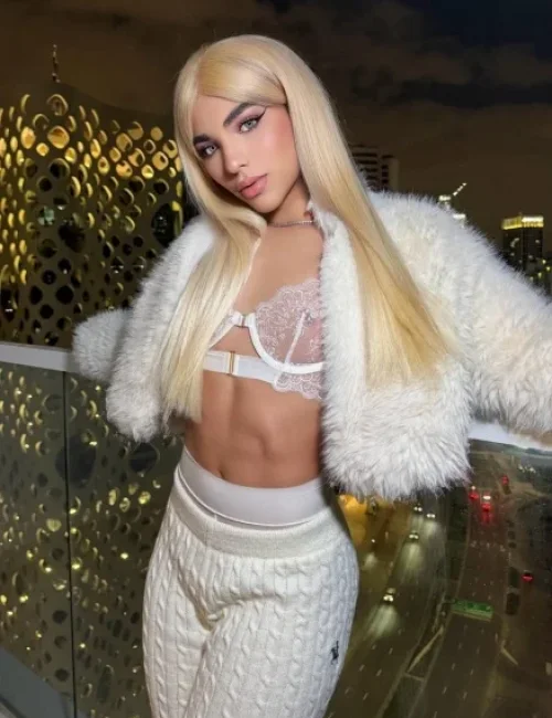 Yvonne photo 5, latino, slim, blonde hair, 180 cm, 61 kg, Small bust, Hong Kong