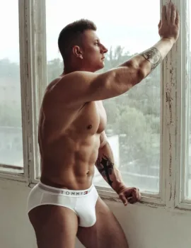 Alessandro photo 1, slavic, curvy, brunette, 188 cm, 98 kg, Hong Kong