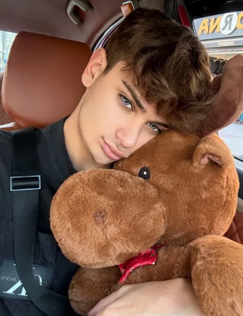 Arthur photo 3, latino, average, brunette, 180 cm, 63 kg, Hong Kong