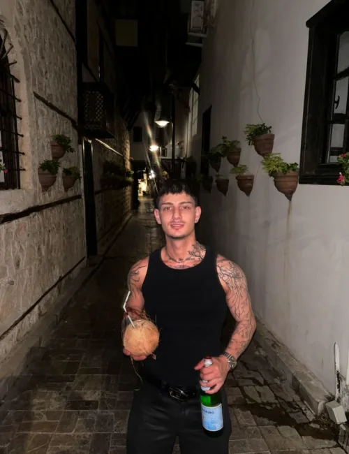 Cem photo 7, slavic, athletic, brunette, 175 cm, 70 kg, Hong Kong