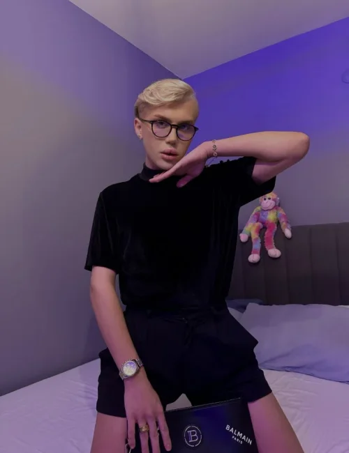 Hadley photo 16, latino, average, blonde hair, 180 cm, 65 kg, Hong Kong