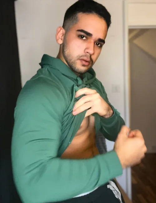 Harold photo 24, latino, curvy, black hair, 180 cm, 81 kg, Hong Kong