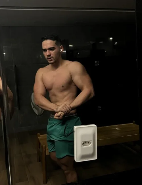 Harold photo 26, latino, curvy, black hair, 180 cm, 81 kg, Hong Kong
