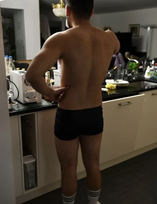 Harold photo 3, latino, curvy, black hair, 180 cm, 81 kg, Hong Kong