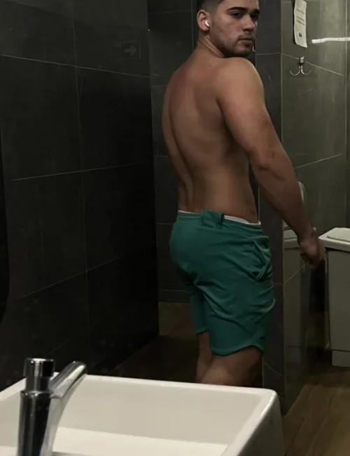 Harold photo 30, latino, curvy, black hair, 180 cm, 81 kg, Hong Kong