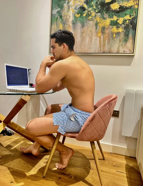 Harold photo 31, latino, curvy, black hair, 180 cm, 81 kg, Hong Kong