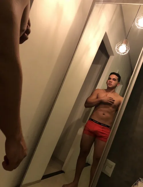Harold photo 32, latino, curvy, black hair, 180 cm, 81 kg, Hong Kong