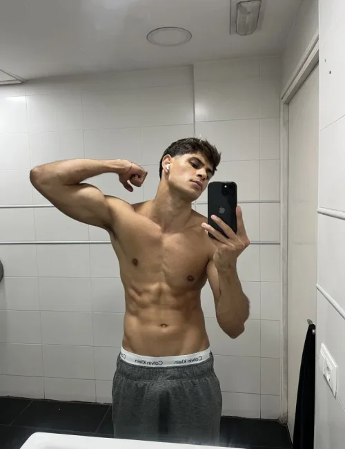 Patrick photo 12, latino, average, brunette, 175 cm, 65 kg, Hong Kong