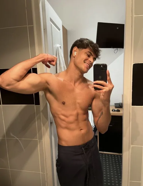 Patrick photo 8, latino, average, brunette, 175 cm, 65 kg, Hong Kong
