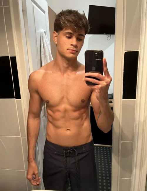 Patrick photo 9, latino, average, brunette, 175 cm, 65 kg, Hong Kong