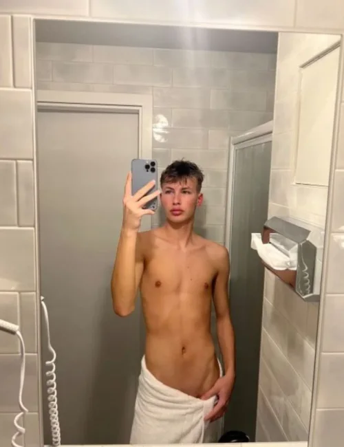 Paul photo 9, european, slim, blonde hair, 188 cm, 58 kg, Hong Kong