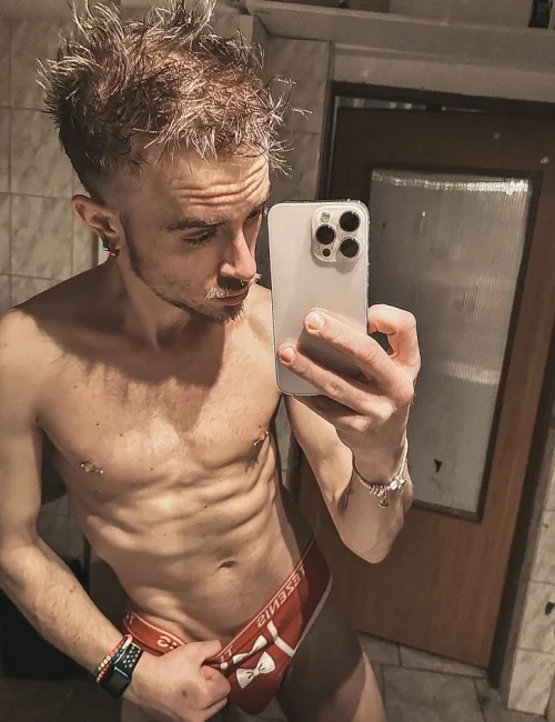 Prague photo 5, slavic, average, blonde hair, 180 cm, 65 kg, Hong Kong