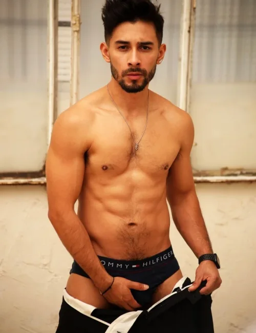 Preston photo 8, latino, athletic, black hair, 173 cm, 68 kg, Hong Kong