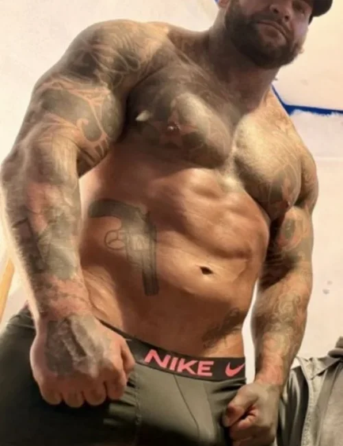 Titan photo 10, slavic, curvy, brunette, 178 cm, 100 kg, Hong Kong