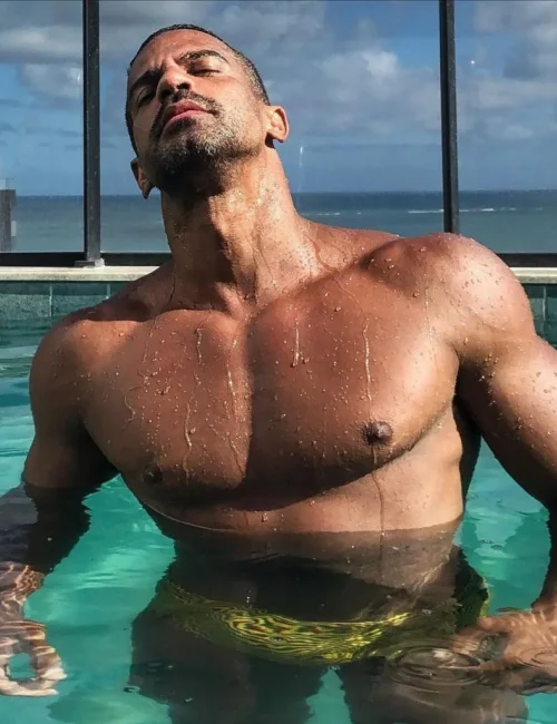 Tony photo 10, latino, curvy, black hair, 178 cm, 83 kg, Hong Kong