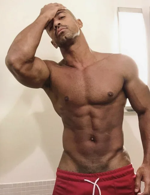 Tony photo 15, latino, curvy, black hair, 178 cm, 83 kg, Hong Kong