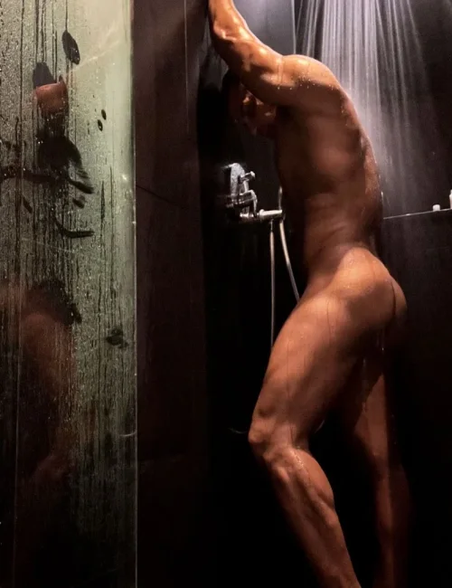 Tony photo 2, latino, curvy, black hair, 178 cm, 83 kg, Hong Kong