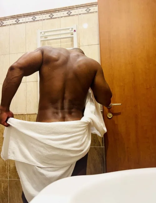 Tony photo 6, latino, curvy, black hair, 178 cm, 83 kg, Hong Kong
