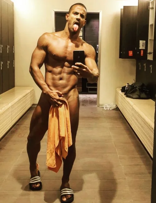 Tony photo 7, latino, curvy, black hair, 178 cm, 83 kg, Hong Kong