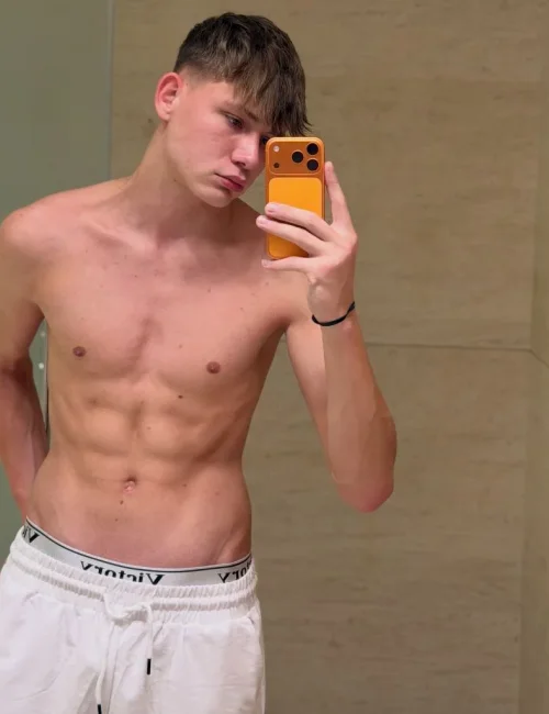 Tyler photo 10, latino, average, brunette, 185 cm, 68 kg, Hong Kong
