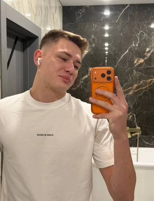 Tyler photo 2, latino, average, brunette, 185 cm, 68 kg, Hong Kong