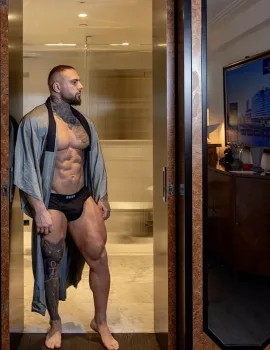 Vaughn photo 1, latino, curvy, brunette, 173 cm, 100 kg, Hong Kong