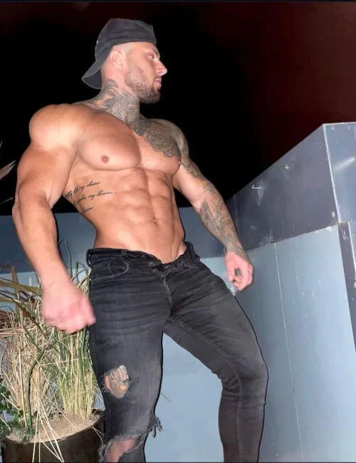 Vaughn photo 13, latino, curvy, brunette, 173 cm, 100 kg, Hong Kong