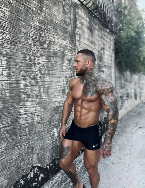 Vaughn photo 15, latino, curvy, brunette, 173 cm, 100 kg, Hong Kong