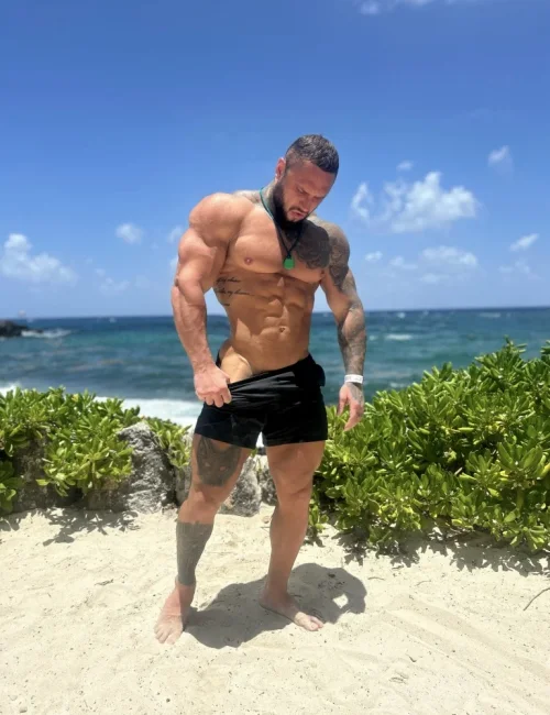 Vaughn photo 22, latino, curvy, brunette, 173 cm, 100 kg, Hong Kong