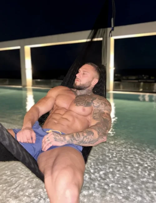 Vaughn photo 24, latino, curvy, brunette, 173 cm, 100 kg, Hong Kong