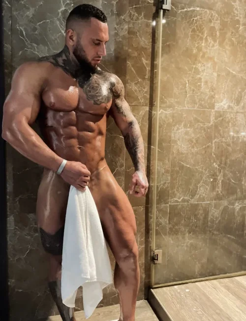 Vaughn photo 27, latino, curvy, brunette, 173 cm, 100 kg, Hong Kong