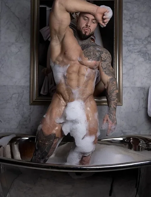 Vaughn photo 3, latino, curvy, brunette, 173 cm, 100 kg, Hong Kong