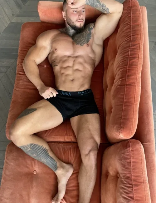 Vaughn photo 32, latino, curvy, brunette, 173 cm, 100 kg, Hong Kong